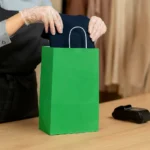Yeşil Burgu Saplı Beyaz Kraft Çanta - 25x31x12 cm - 50 Adetli Paket